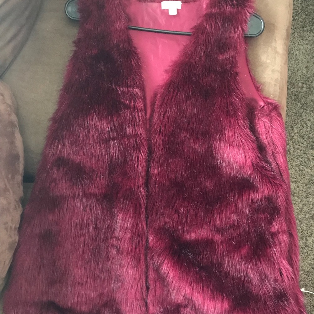 CLOTHES - Picture 6 of 8